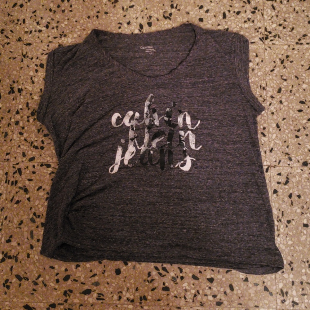Gray short sleeve top